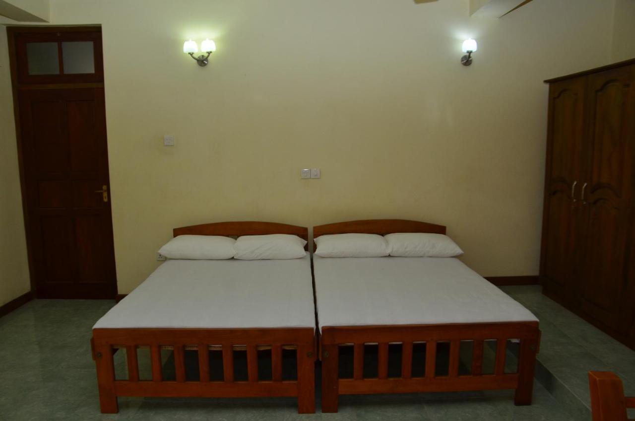Hotel Mandakini บัททารามุลลา ภายนอก รูปภาพ